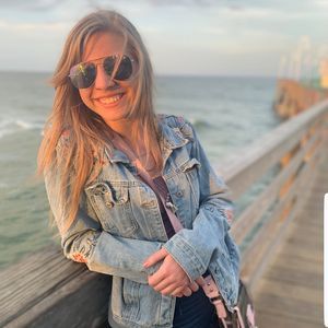 Meet your Posher, Eva